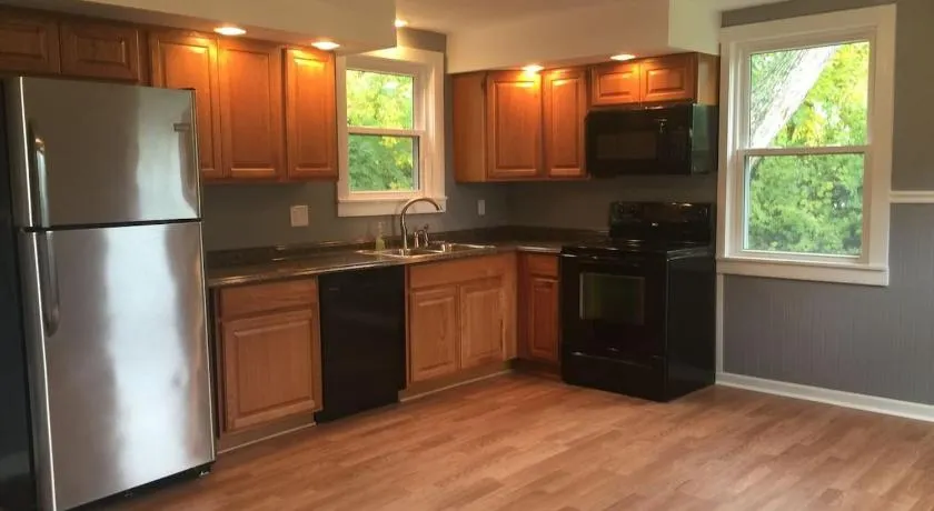 Family and Wellness Retreat Sleeps 8 Near RGH - Image 1