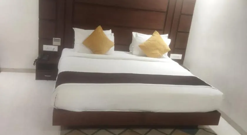 Hotel Sahibs City - Image 1