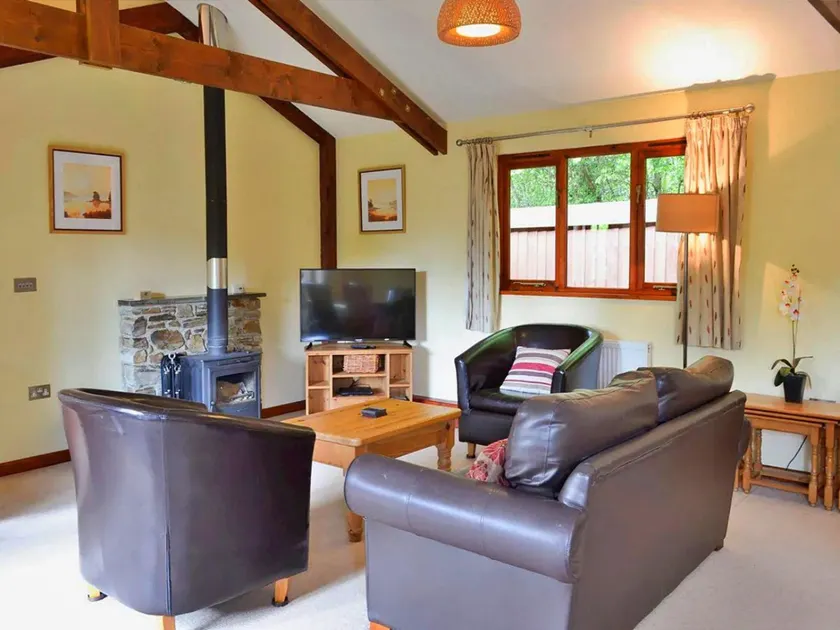 Bungalow in Bovey Tracey with Hot Tub - Image 1