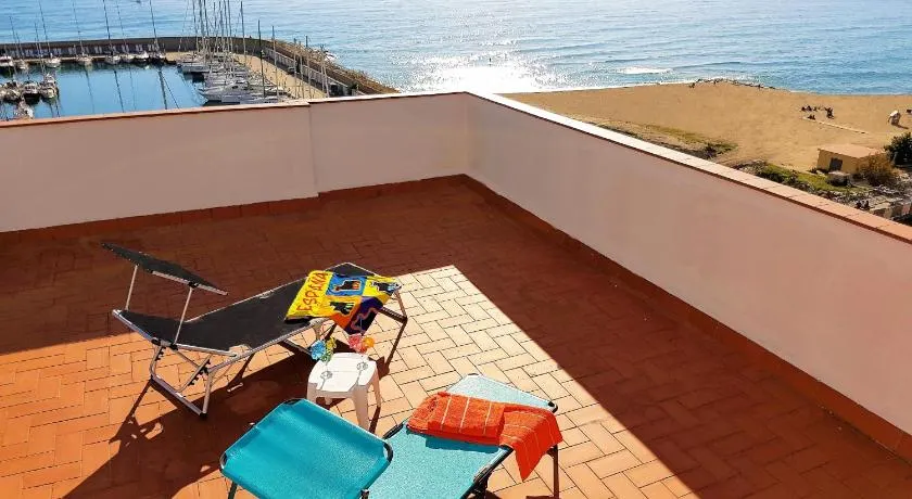 Marina Port & Beach-Apartment - Image 1