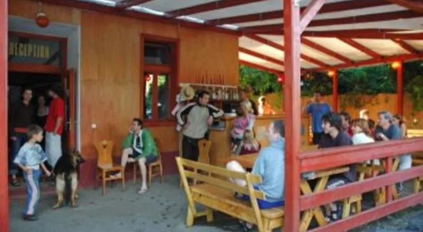 Hullam Hostel - Image 1