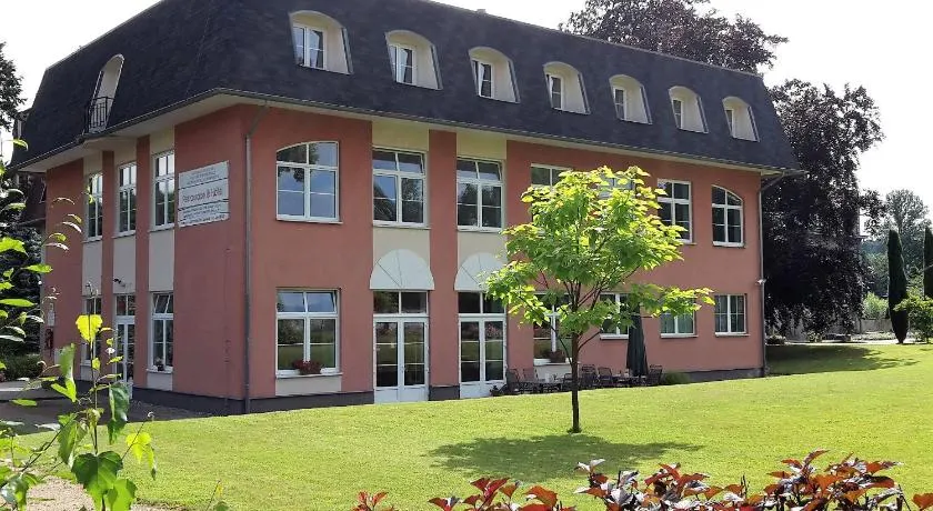 Vzdělávací Středisko a Hotel - Image 1
