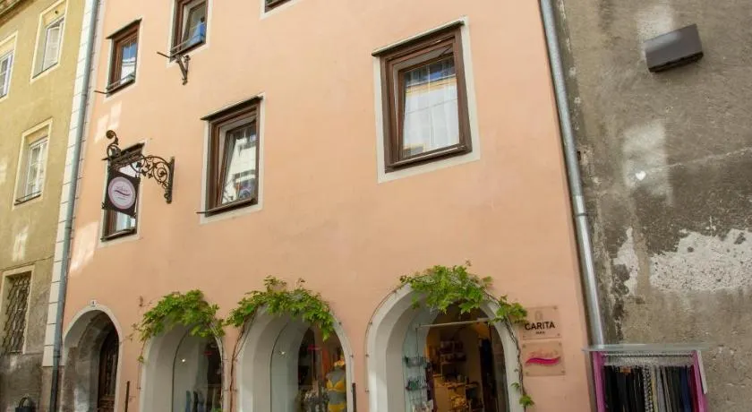 Traditional Old Town Apartment - Image 1
