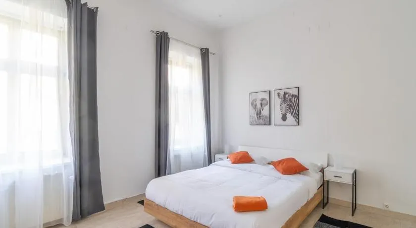 Centre Apartments - Image 1
