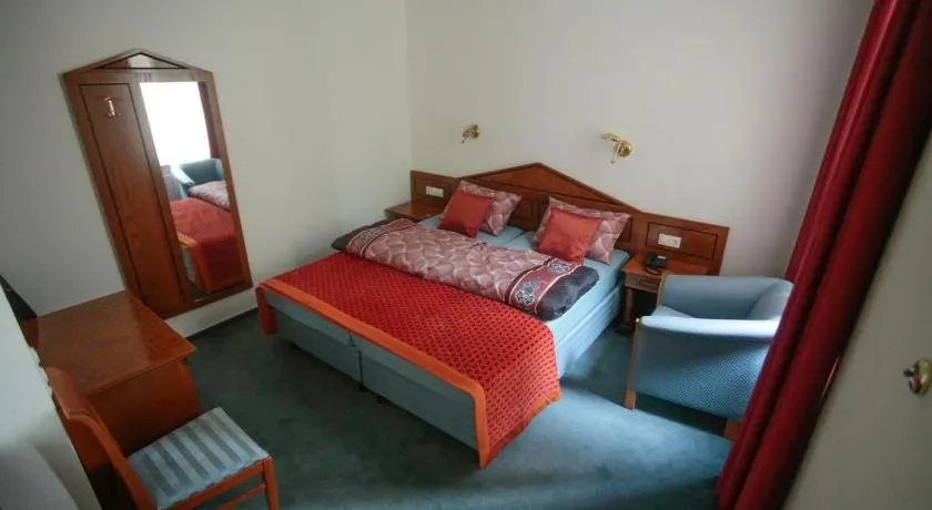 Manal Hotel & Sall - Image 1