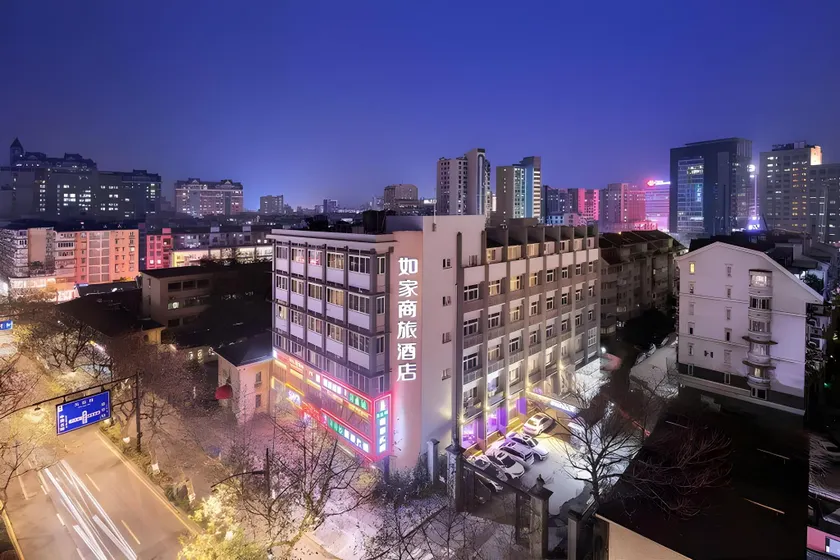 Home Inn Selected Hangzhou West Lake Wulin Square Center - Image 1