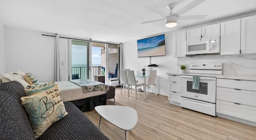 Luxury Beachfront Condo - Image 1