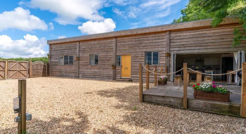 Old Stables, Little Ballthorns Farm - Image 1
