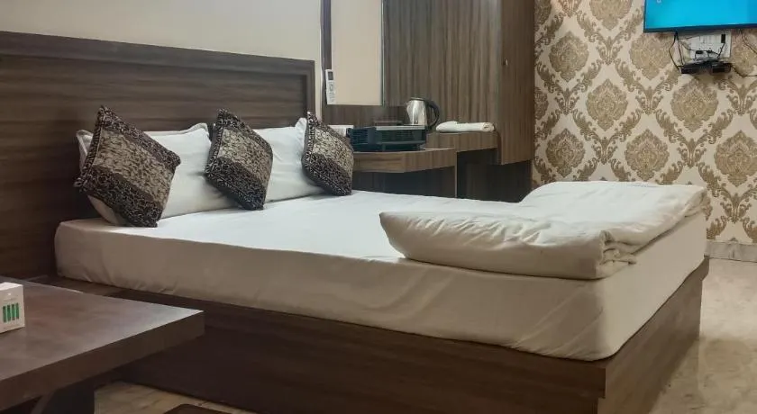 hotel atithi palace - Image 1
