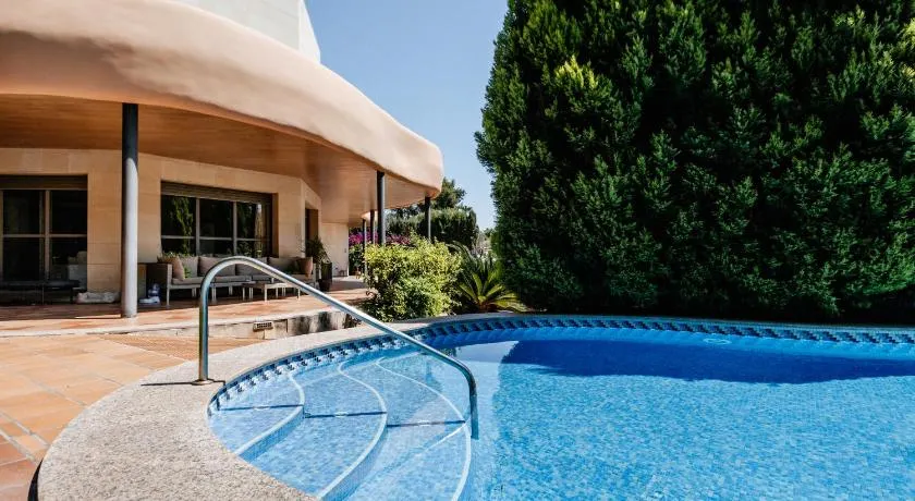 Lushville - Luxurious Villa with Pool in Valencia - Image 1