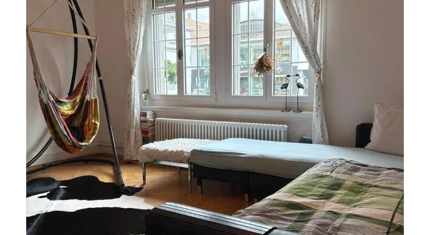 Gartenoase Basel zentral - extra langes Schlaf-Sofa für 1-2 Personen - Tram direkt & 8 GehMin zu Bhf SBB - Image 1