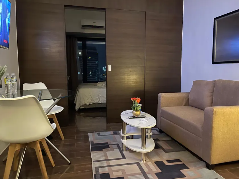 Destina Stays@ Air Residences Makati, Metro Manila - Image 1