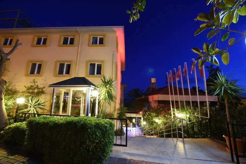 Muz Hotel - Image 1