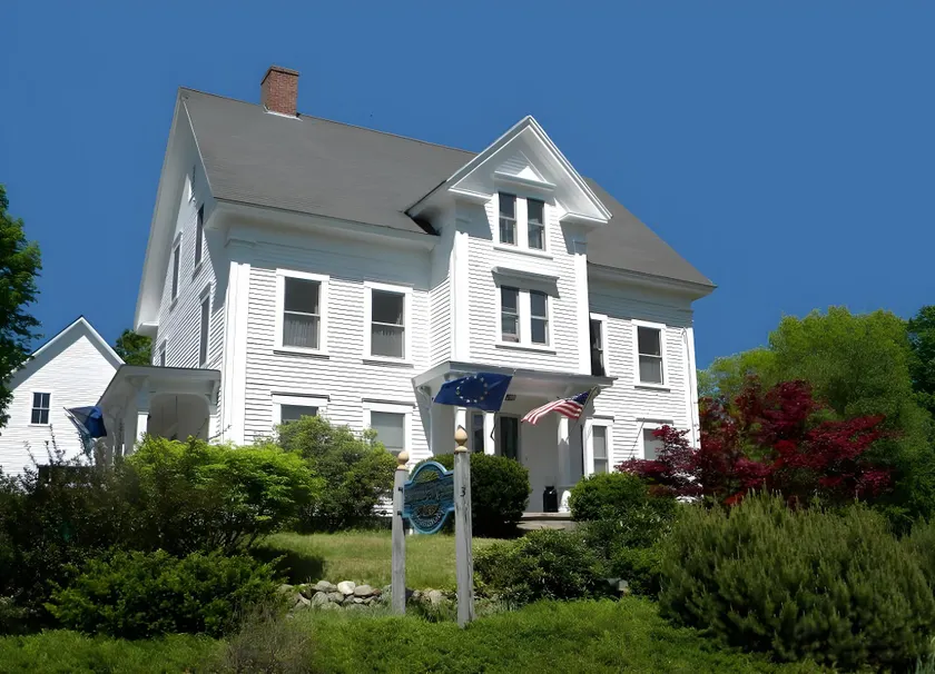 Highland Lake Inn - Image 1