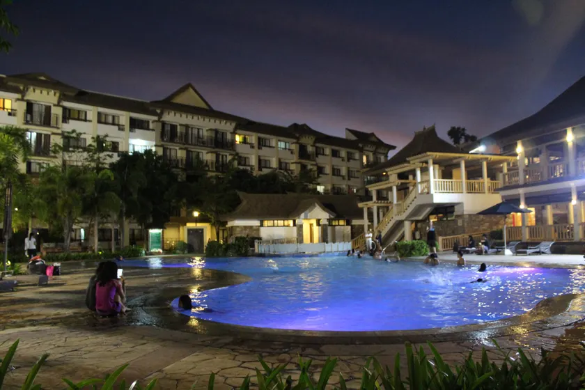 ONE OASIS a1 shortwalk SM MALL FREE POOL WIFI - Image 1