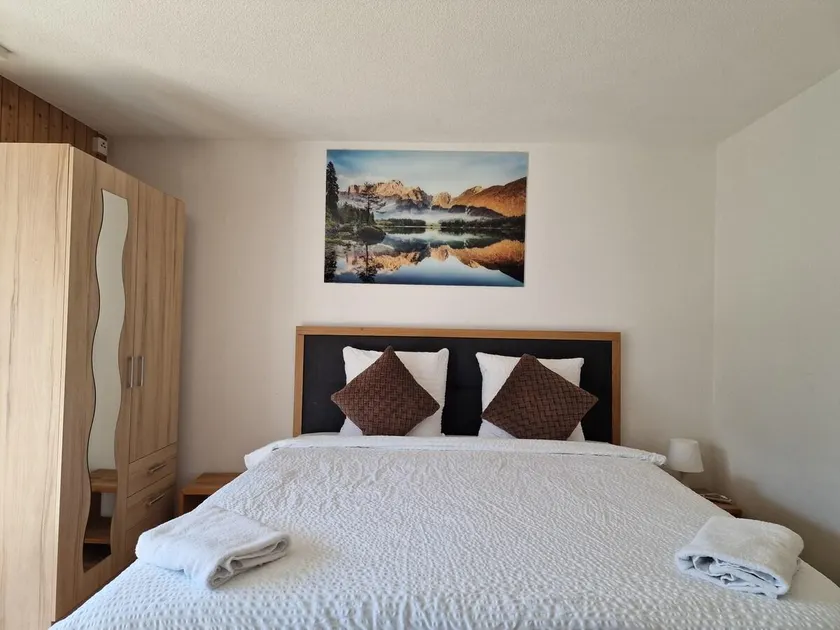 Gorgeous studio with Lake view - Image 1