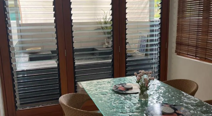 Beachside Apartment 1 with plunge pool - Image 1
