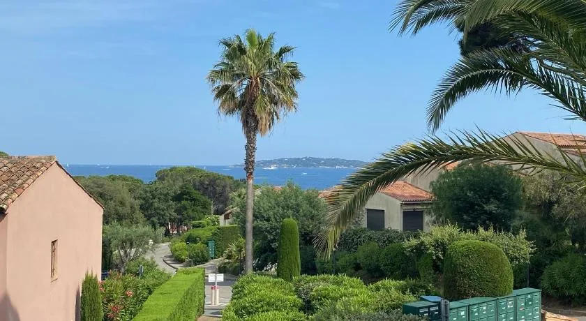 Bienvenue à Sainte-Maxime: Un appartement confortable au soleil vous attend - Image 1