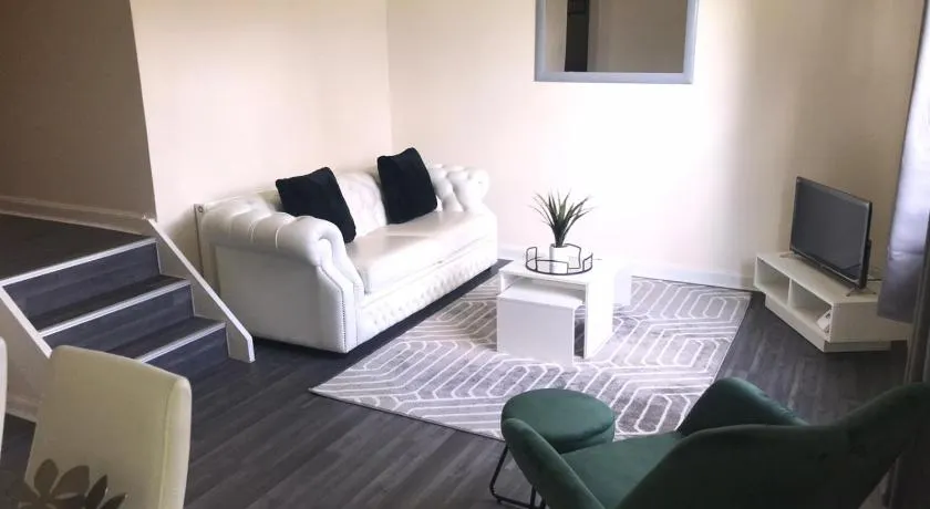 Vogue Apartments - Image 1