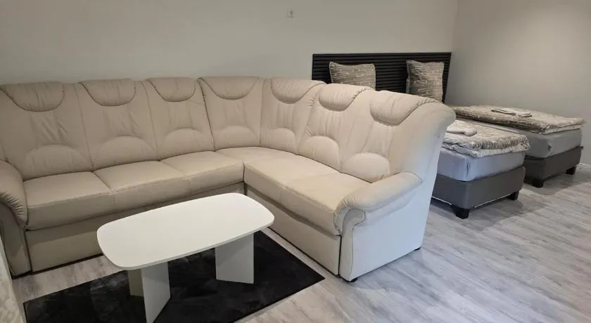 1-Zimmer Woh Souterrainwohnung - Image 1