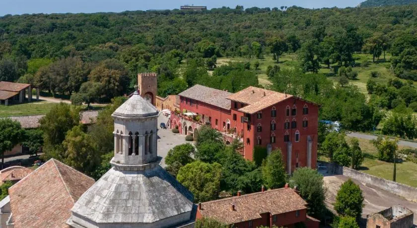 Red Palazzo Fossanova - Image 1