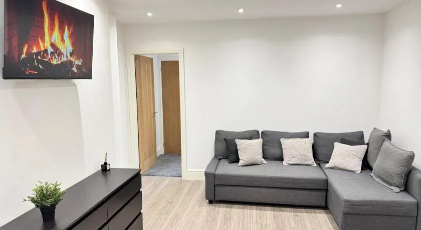 Parking, Self-Check in, Modern Home 3 Bedrooms - Image 1