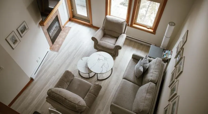 Mtn View Escape with King Size Bed with Outdoor Pool - Banff Pass Included! - Image 1
