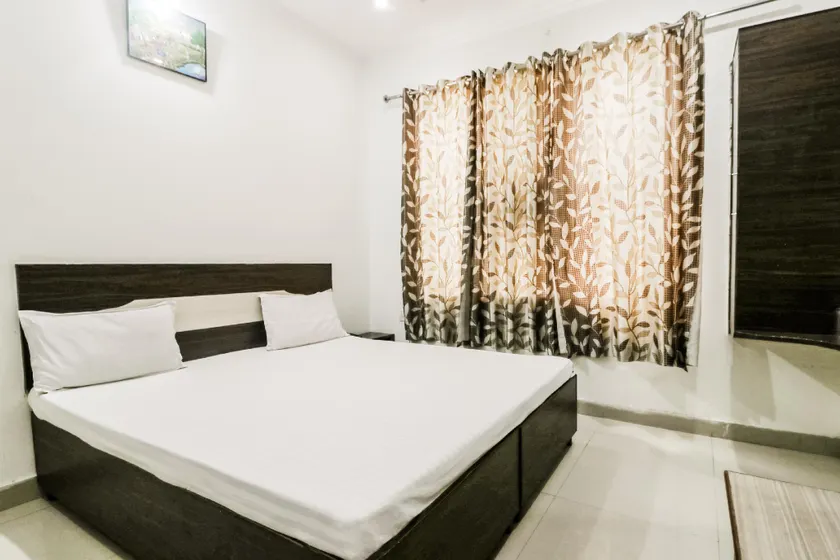 OYO 47975 Girnar Guesthouse - Image 1