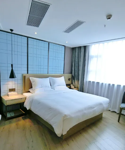 Urban Luxury Hotel (Luchuan Station Branch) - Image 1