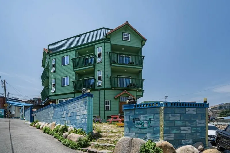 Ulsan Bluebird Pension - Image 1