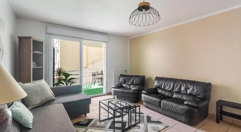 Nice Apartment with Parking balcon Casa Lyon - Image 1