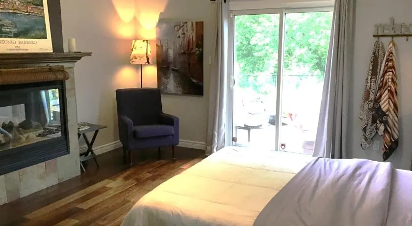 Cozy Luxury on the Thames in Ontario! - Image 1