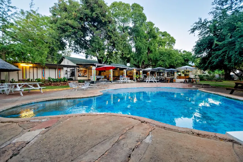 Shoestrings Backpackers Lodge Vic Falls - Image 1