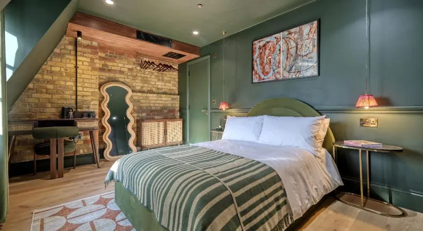 The Carlton Tavern Hotel - Image 1