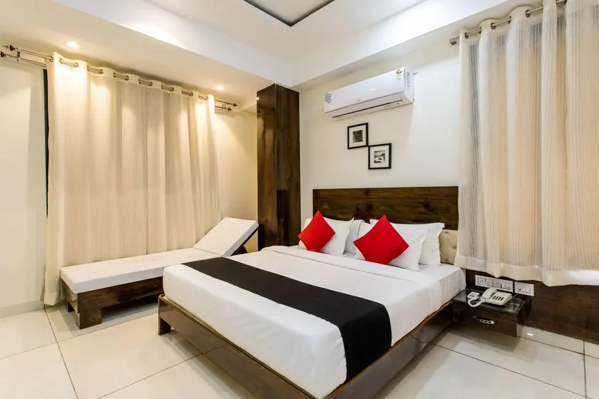JMC HOTEL S GRANDE - Image 1