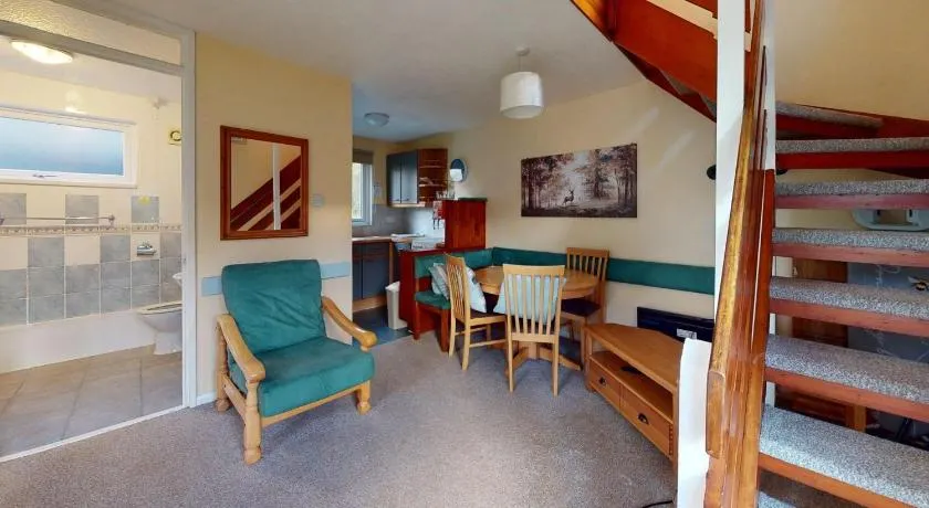 10 Strawberry Hill, Tolroy Manor - Image 1