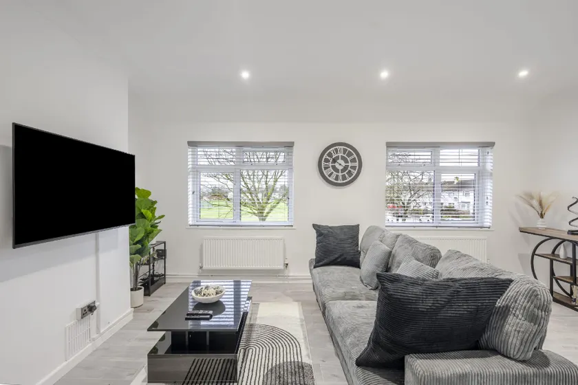 Chic & Cosy 2 Bed Maisonette with Freeparking near Chelmsford City Centre - Image 1