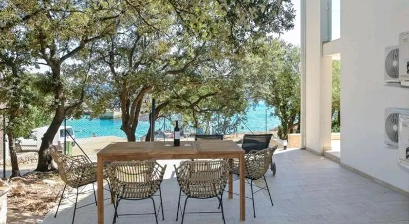 House on the beach - Image 1