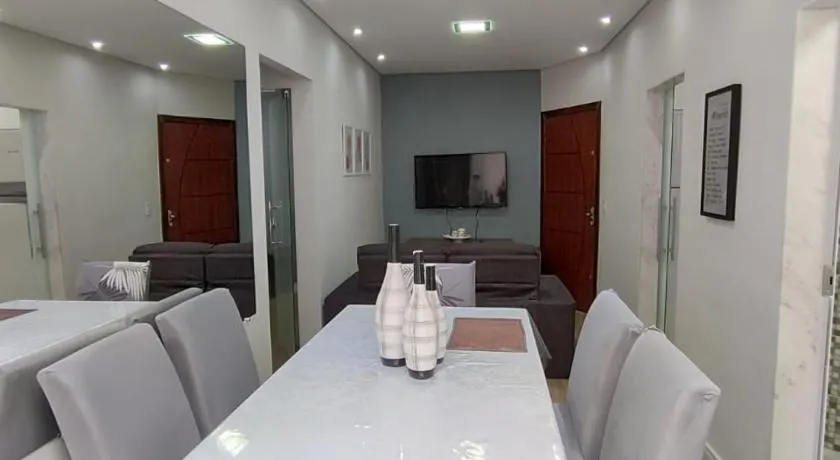 Apartamento inteiro com área e garagem privativa - Image 1