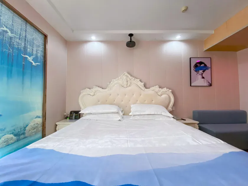 Ease Hotel - Shanghai Wild Animal Park Huinan Subway Station - Image 1