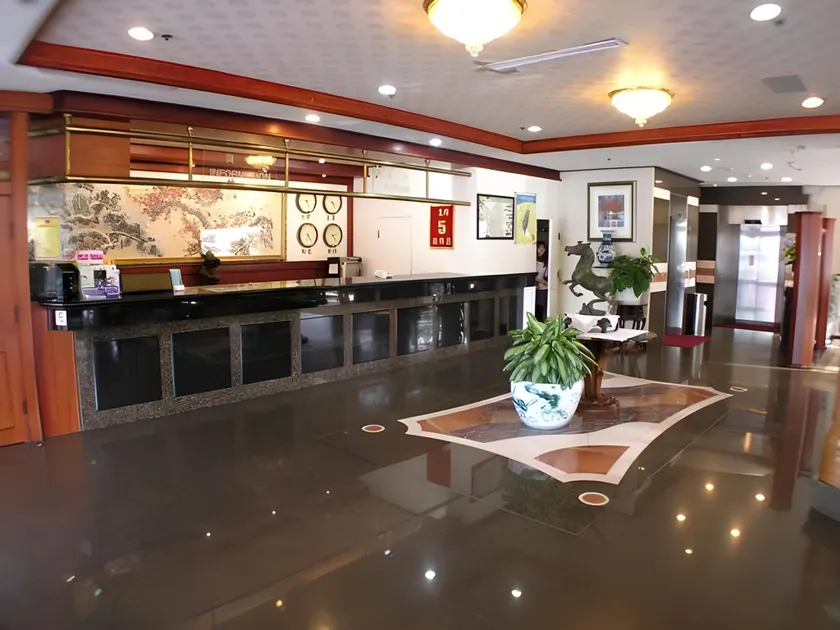 Fortune Hotel - Image 1