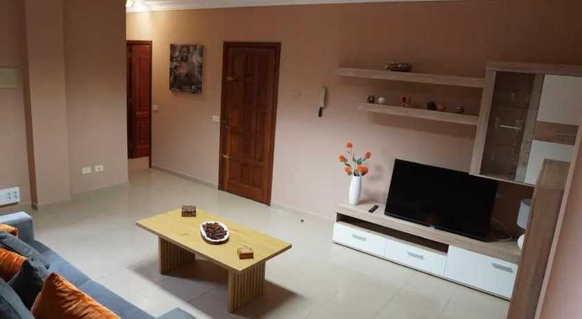 Apartamentos Los Reyes - Image 1