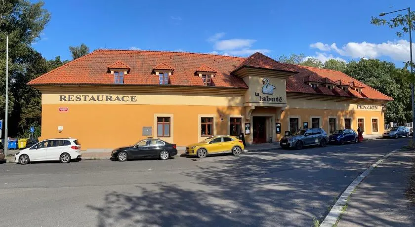 Restaurace a Penzion U Labutě - Image 1