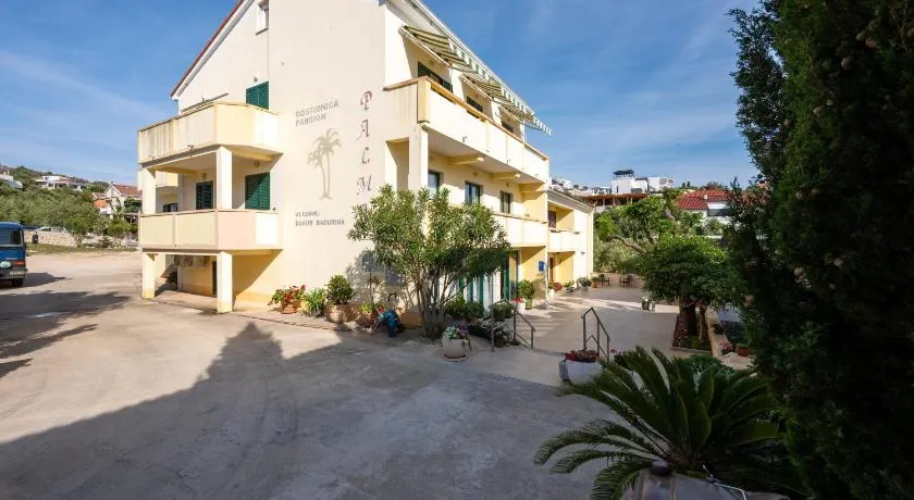 Apartments and rooms by the sea Jakisnica, Pag - 4053 - Image 1