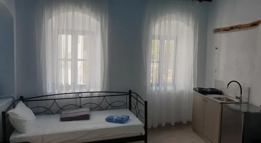 Stathis Apart 2 - Image 1