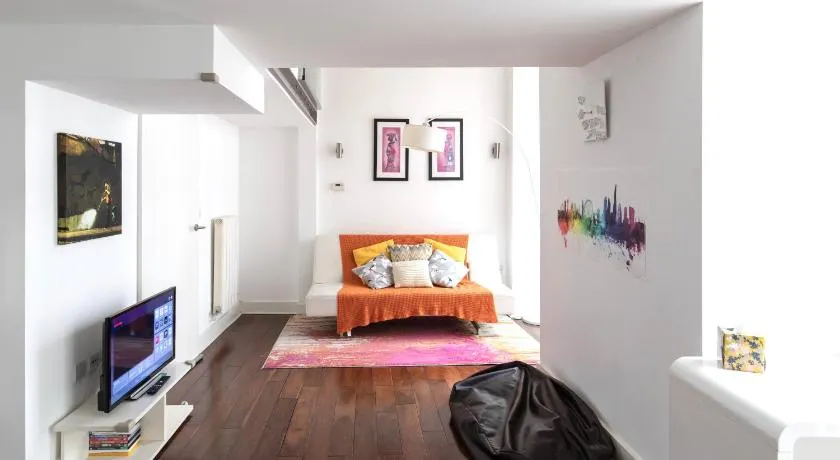 My London Holiday Home - Image 1