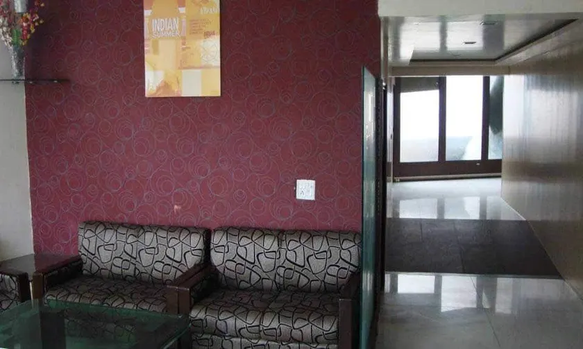Sun City Hotel - Image 1