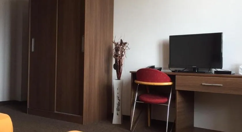 Hotel Iris - Image 1