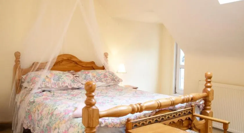 Cosy Rooms, Peaceful, Central Cleethorpes - Image 1