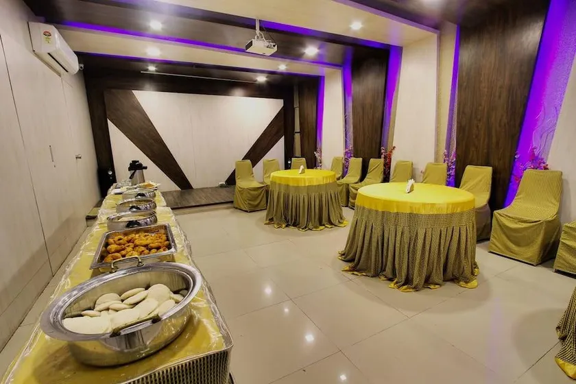 Hotel Mathura Inn - Image 1
